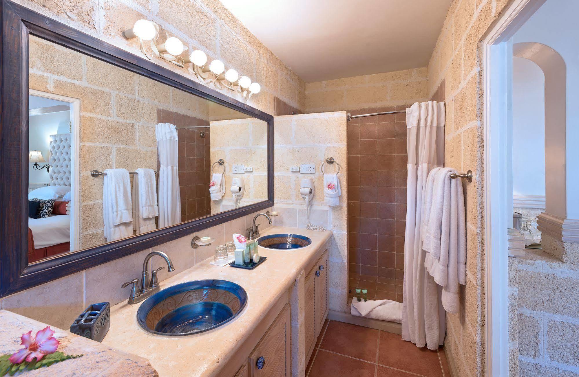 Oistins Little Arches Boutique Hotel - Adults Only מראה חיצוני תמונה
